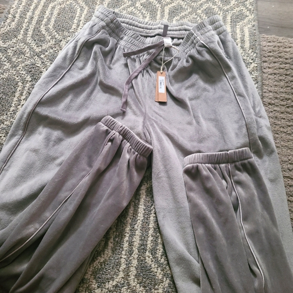 Skims track velour